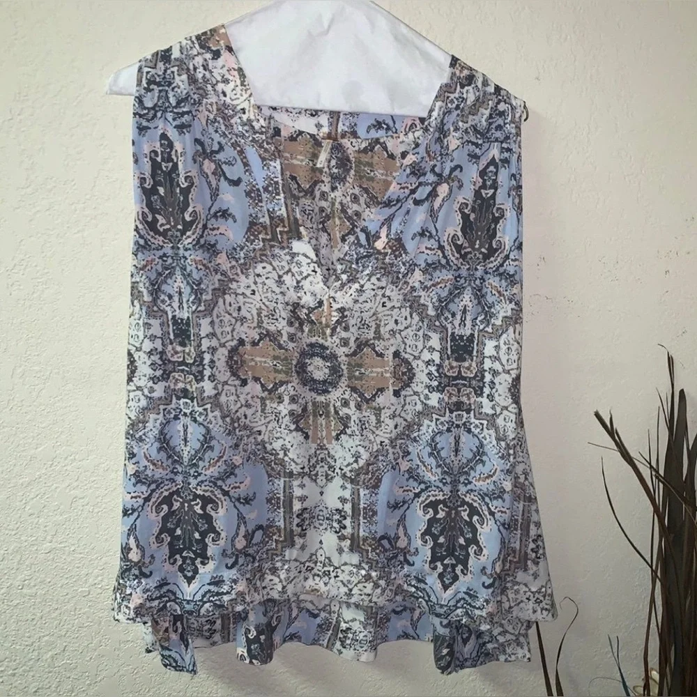 Free People Sz Medium Ruched Shoulders Silk/Silk blend Top.